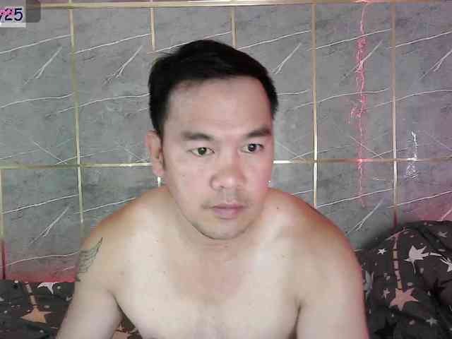 hugestar25 Live Webcam on BongaCams