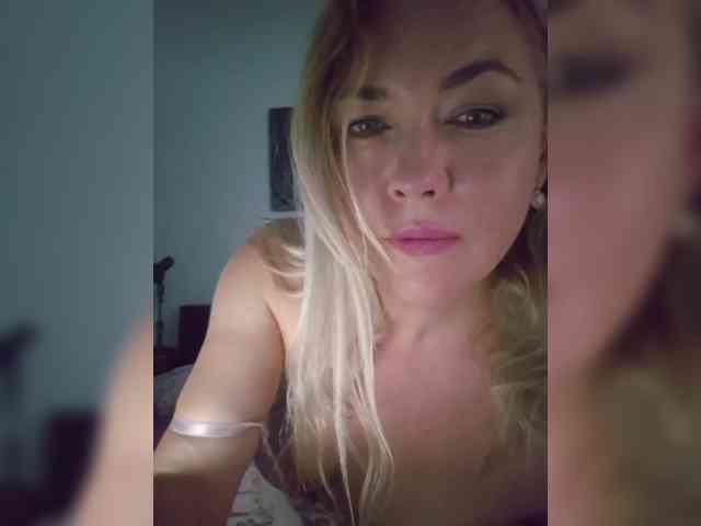 Yesenia-1 webcam