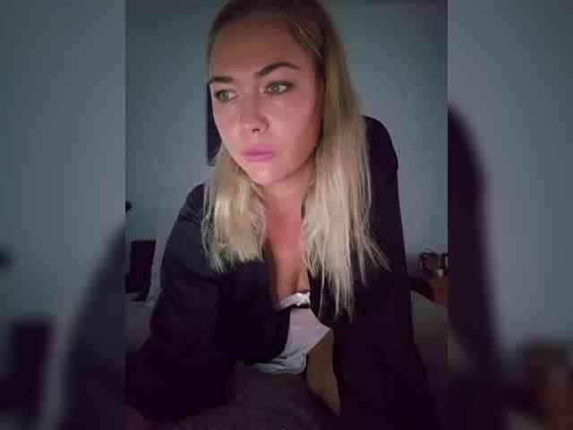 Yesenia-1 webcam