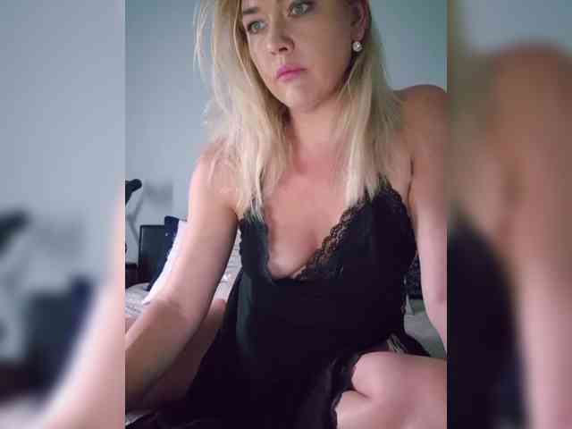 Yesenia-1 webcam