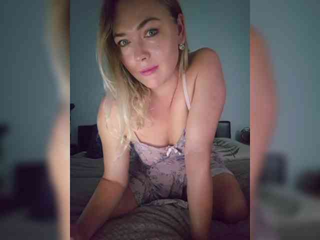 Yesenia-1 webcam