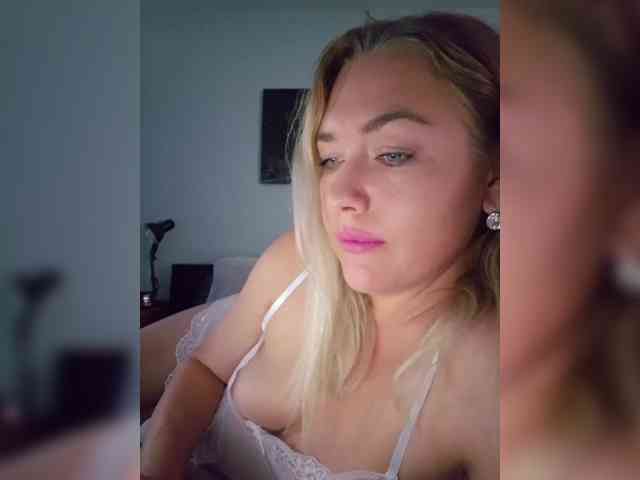 Yesenia-1 webcam