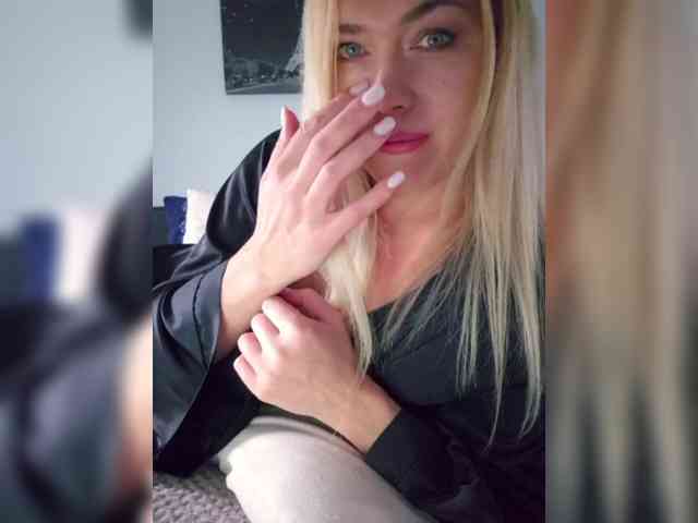 Yesenia-1 webcam