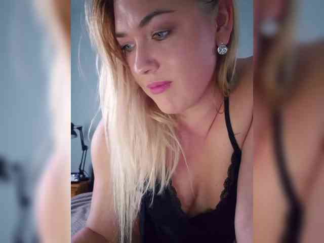 Yesenia-1 webcam