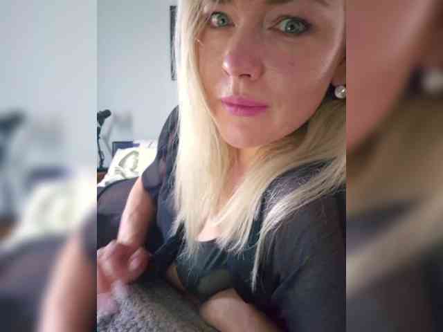 Yesenia-1 webcam