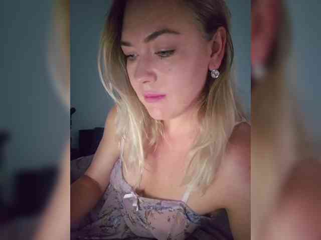 Yesenia-1 webcam
