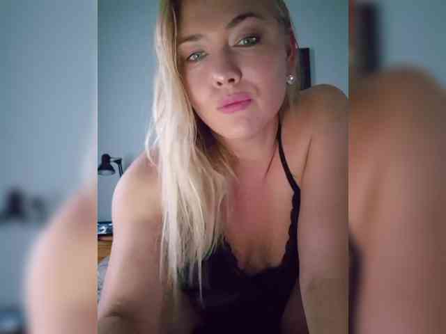 Yesenia-1 webcam