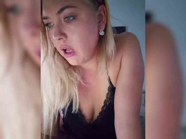 Yesenia-1 webcam