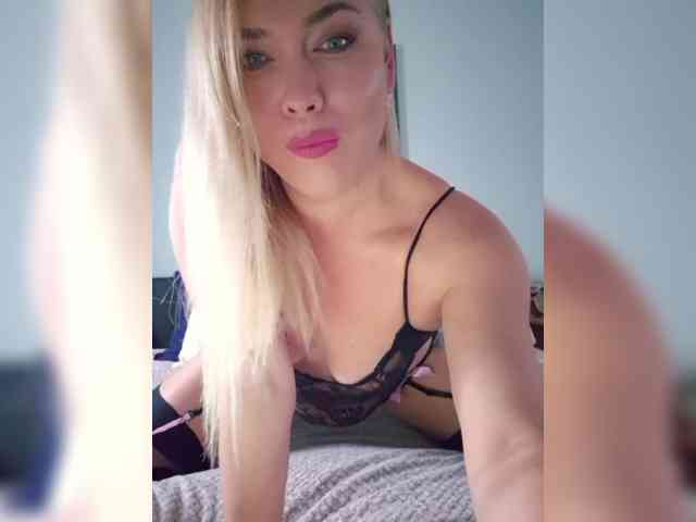 Yesenia-1 webcam