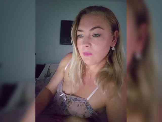 Yesenia-1 webcam