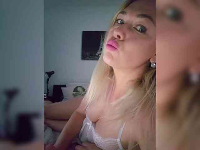 Yesenia-1 webcam