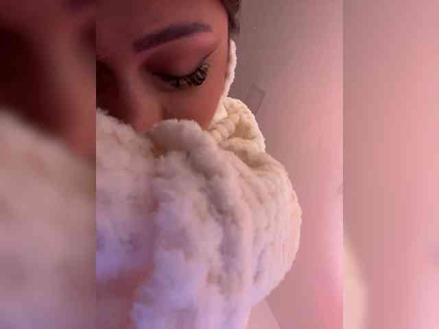 Gisellee-Roy webcam