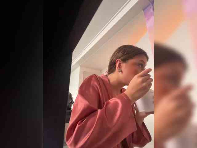 public voyeur cam Gisellee-Roy