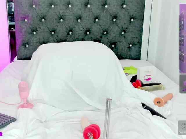 shara-24 Live Webcam on BongaCams