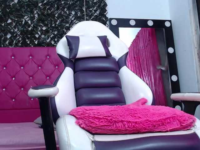 le modèle Ambaar est en webcam porno dans un show sur le site bongacams, il possède les tags suivants: Latino/Hispanic,Brunette,Hairy