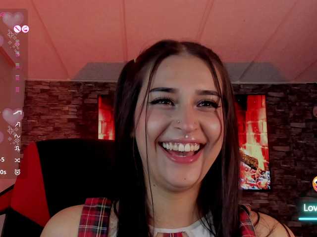 Charlotte-greys's BongaCams show and profile