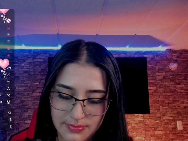 Charlotte webcam bongacams model stream image