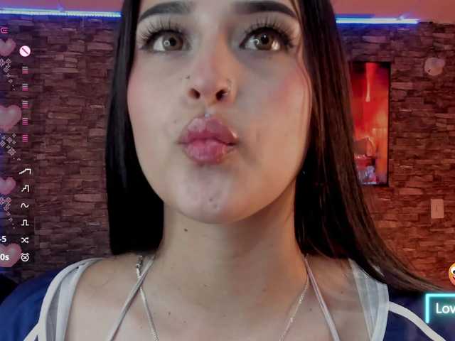 Charlotte-greys's BongaCams show and profile