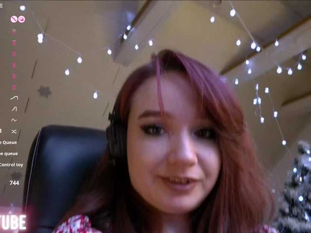 BUSTYTUBE's BongaCams show and profile