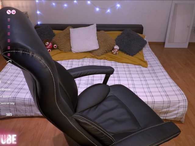 BUSTYTUBE's BongaCams show and profile