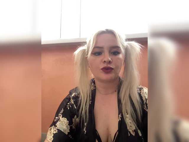 VikkiVia webcam