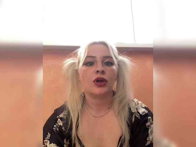 VikkiVia webcam