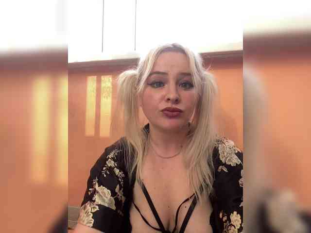 VikkiVia webcam