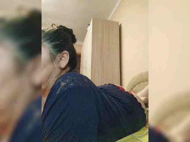 2Milf45 Live Webcam on BongaCams