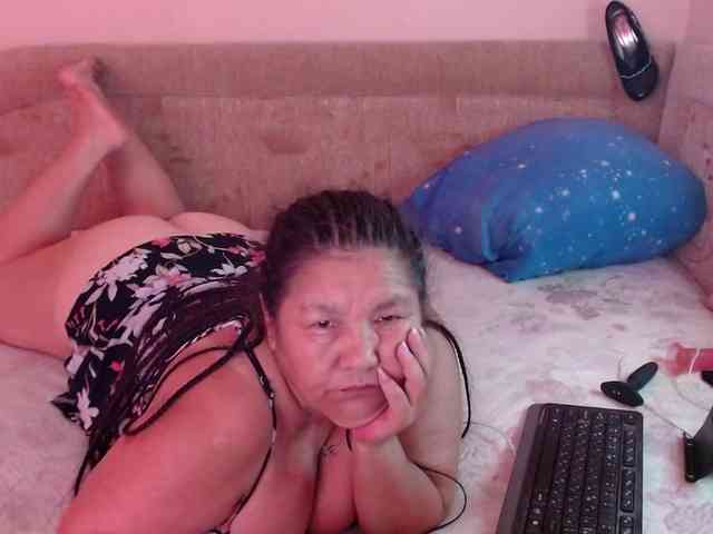 MilfZulfiya webcam