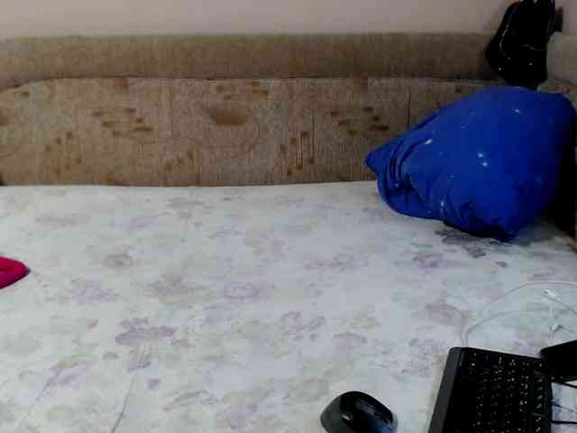 MilfZulfiya webcam