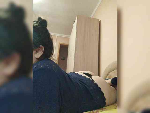 MilfZulfiya webcam
