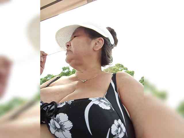 MilfZulfiya webcam