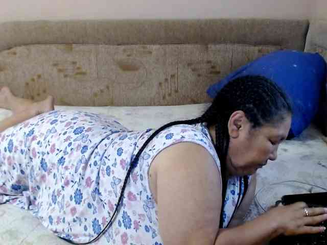 MilfZulfiya webcam
