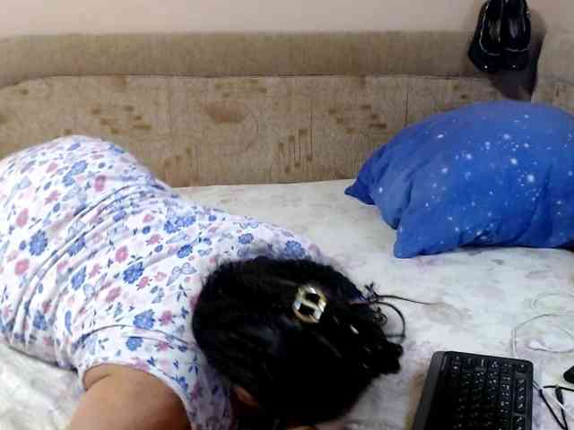MilfZulfiya webcam