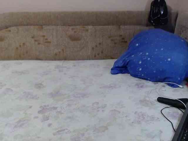 MilfZulfiya webcam