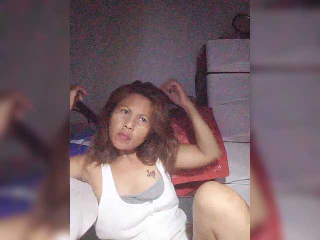 Juicylinky's BongaCams show and profile