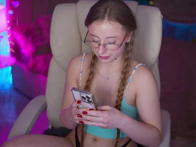 SilverrMoon's BongaCams show and profile