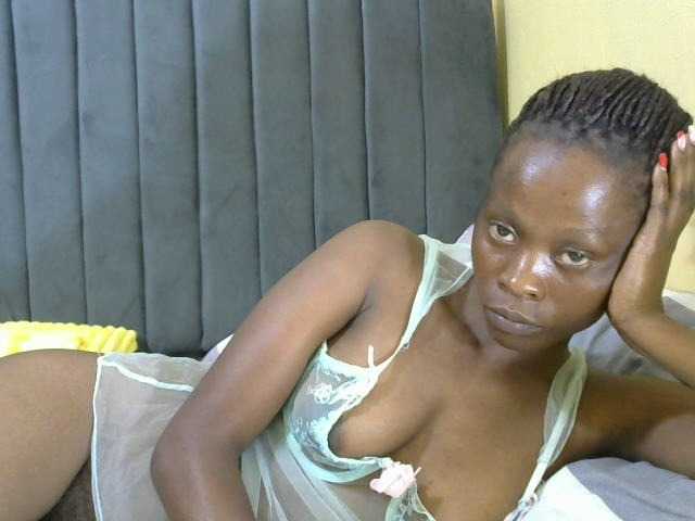 PrettyAlianah's BongaCams show and profile