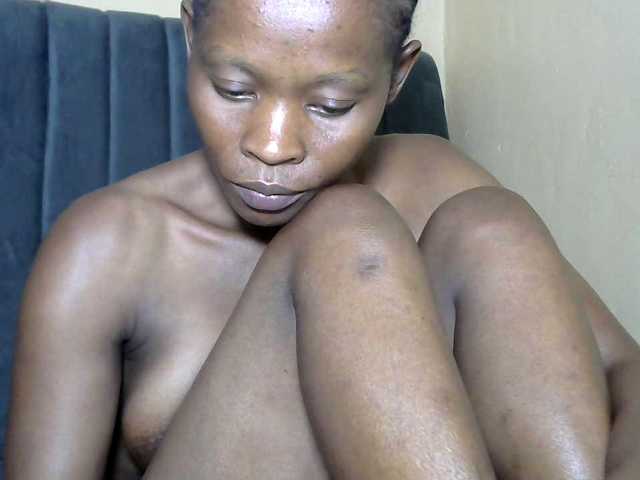 PrettyAlianah webcam bongacams model stream image