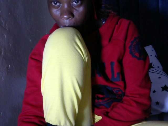 le modèle PrettyAlianah est en webcam porno dans un show sur le site bongacams, il possède les tags suivants: Ebony,Brunette,Trimmed