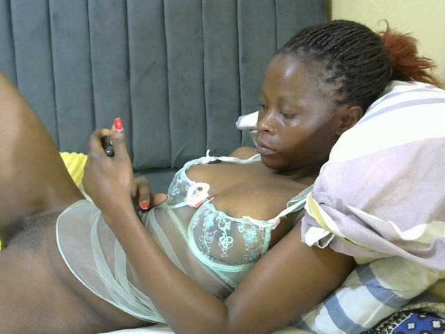 PrettyAlianah's BongaCams show and profile