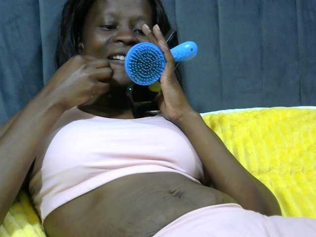 PrettyAlianah's BongaCams show and profile