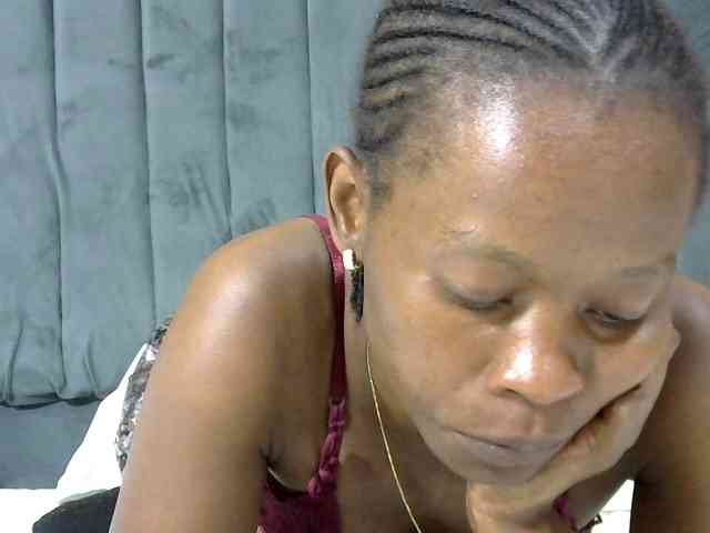 PrettyAlianah webcam