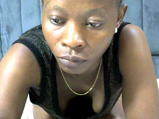 PrettyAlianah webcam