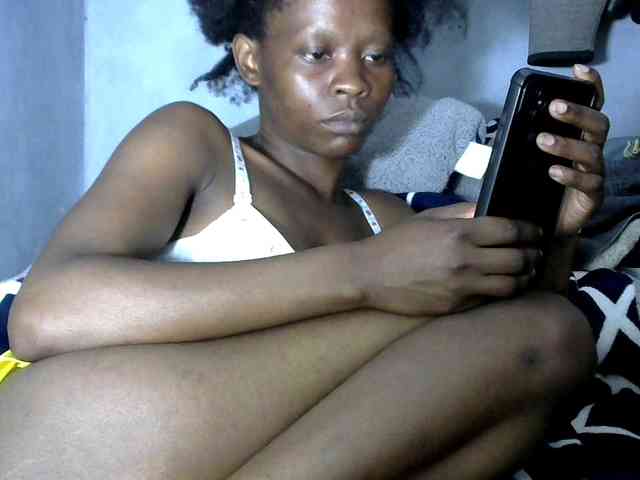 PrettyAlianah webcam