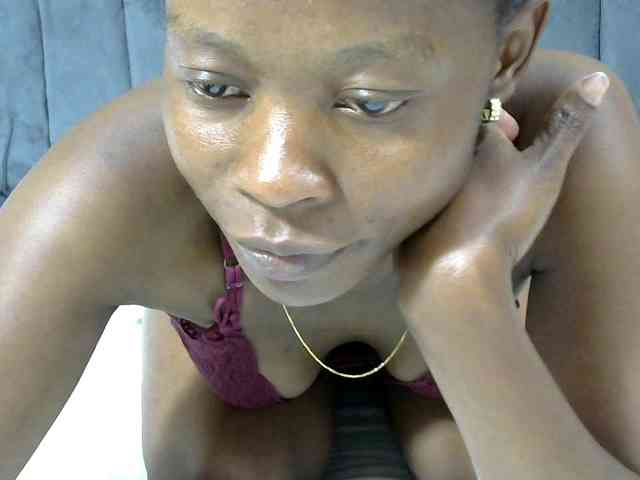 PrettyAlianah webcam