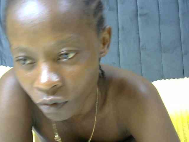 PrettyAlianah webcam