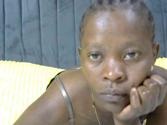 PrettyAlianah webcam