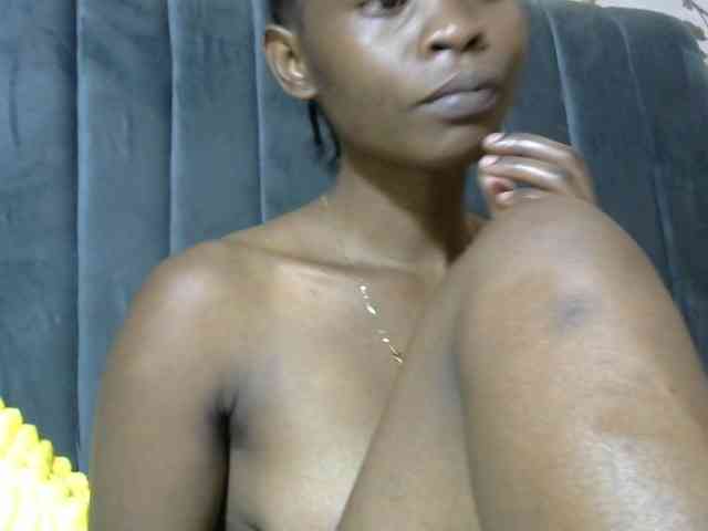 PrettyAlianah webcam