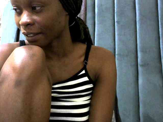 PrettyAlianah webcam